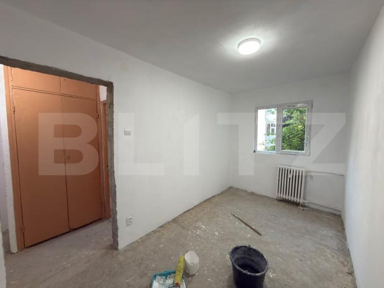 Apartament cu 4 camere semidecomandat în Malu Roșu
