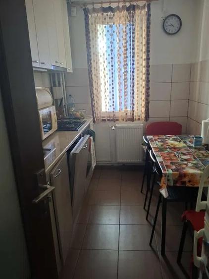 Apartament cu 3 camere decomandat, mobilat în Colentina