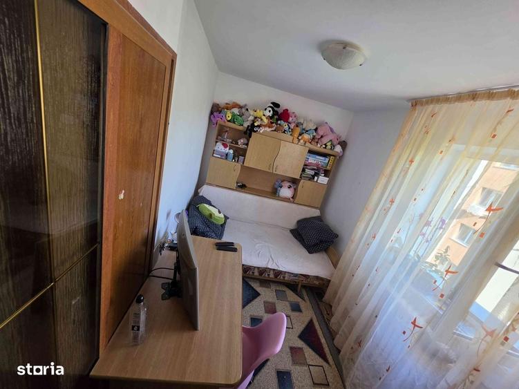 Apartament cu 3 camere în Petrișor