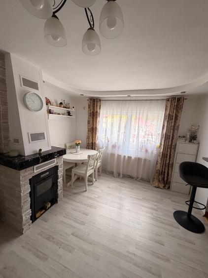 Apartament cu 5 camere decomandat, mobilat în Cezar Petrescu