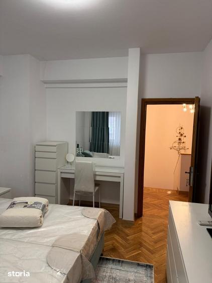Casă cu 5 camere cu Teren 89 Mp în Străulești
