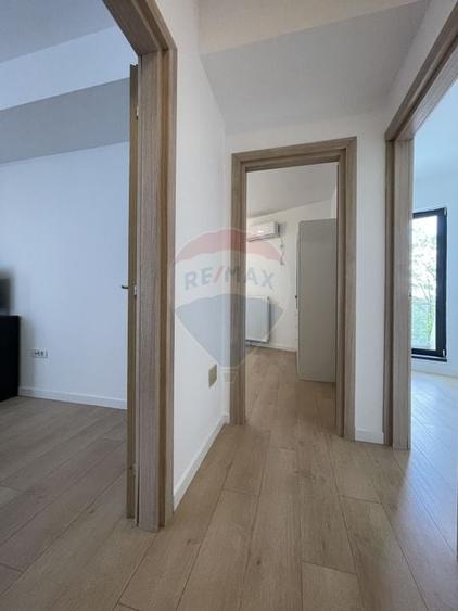 Apartament cu 4 camere semidecomandat, mobilat în Pipera
