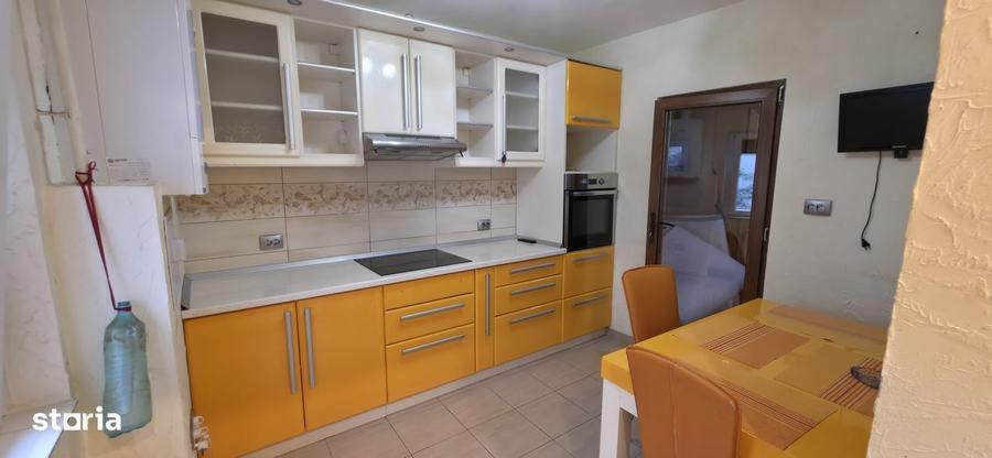 Apartament cu 3 camere decomandat în Bucovina