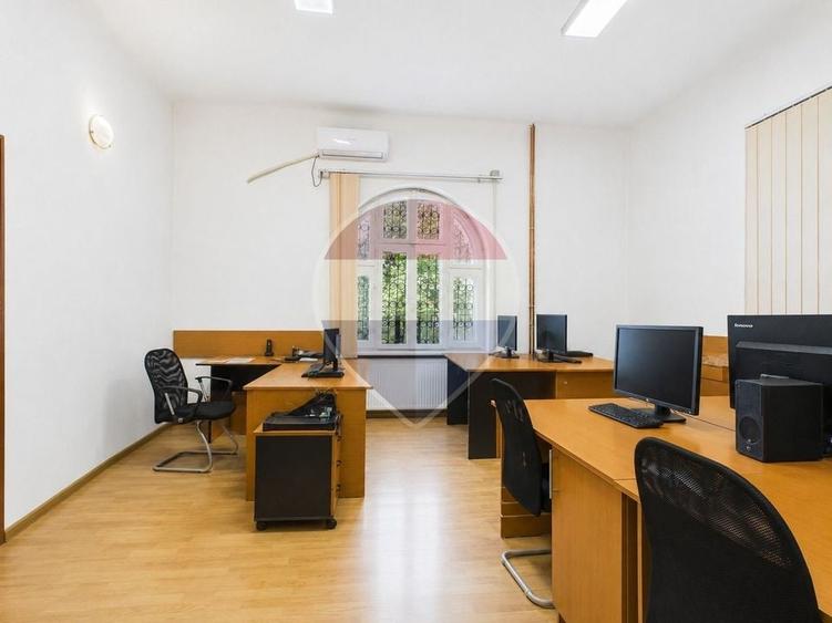 Casă individuală cu 6 camere cu Teren 132 Mp în Gara de Nord