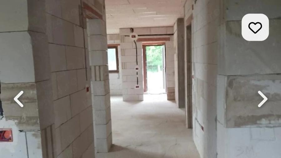 Casă cu Teren 1850 Mp în Sagna