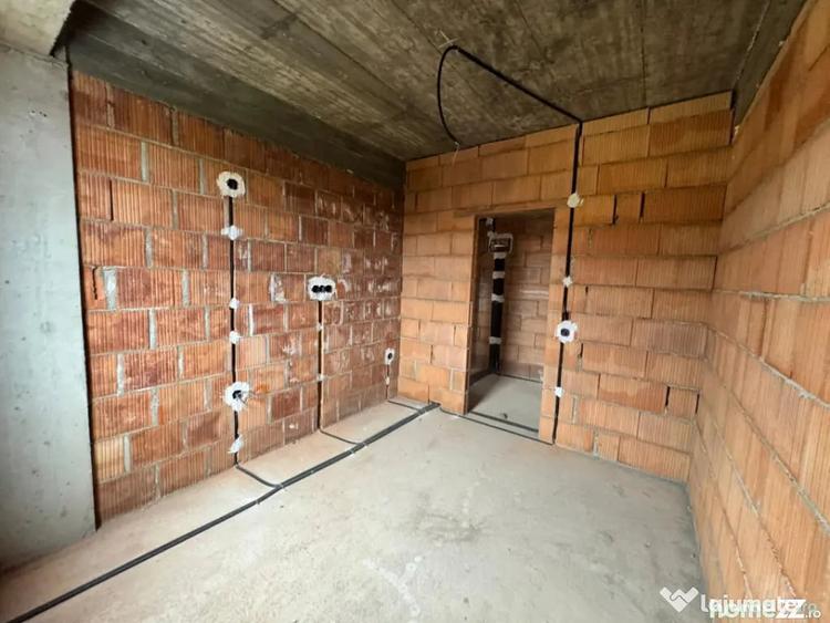 Apartament cu 3 camere decomandat în Vest