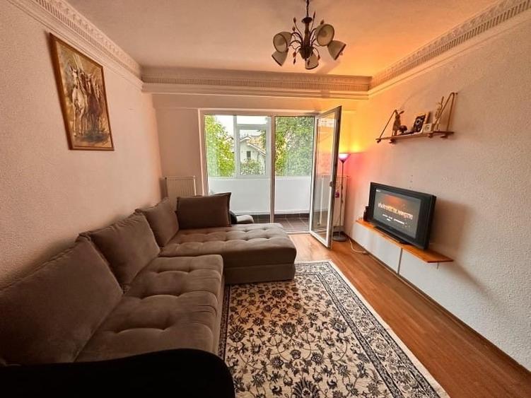 Apartament cu 3 camere semidecomandat în Găvana
