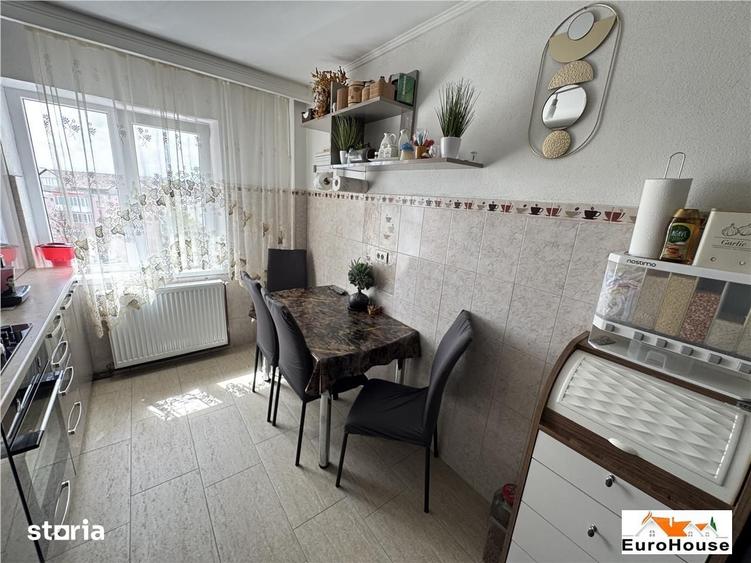 Apartament cu 5 camere în Cetate