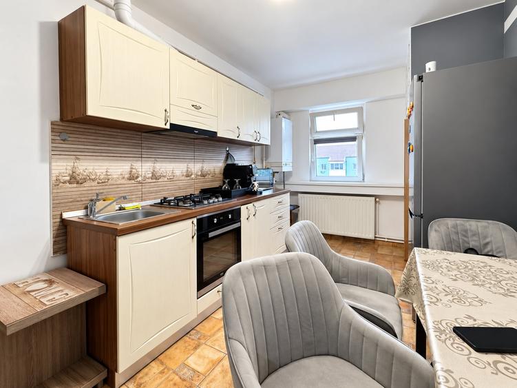 Apartament cu 2 camere semidecomandat în Girocului