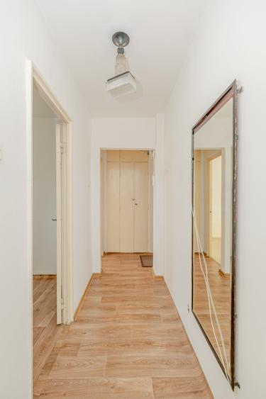 Apartament cu 3 camere semidecomandat, mobilat în Tomis III