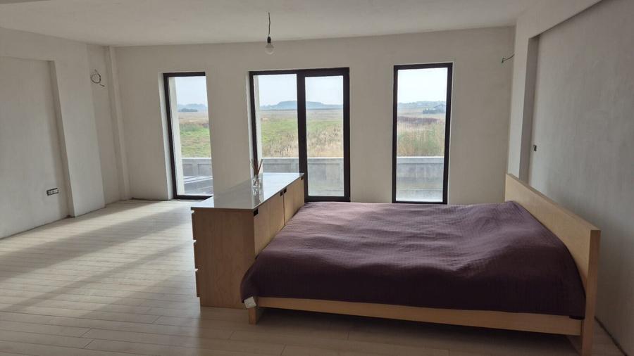 Casă individuală cu 5 camere cu Garaj în 1 Decembrie