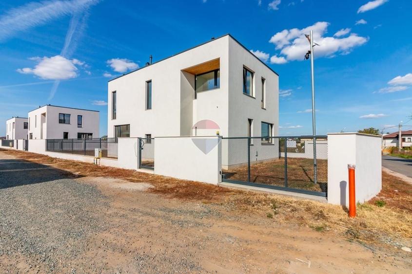 Casă individuală cu 5 camere cu Teren 450 Mp în Brănești