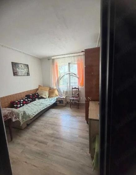 Apartament cu 3 camere semidecomandat în Micro 3