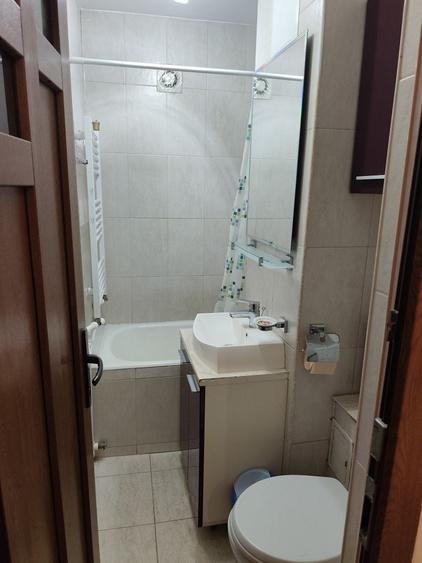 Apartament cu 4 camere semidecomandat în Central