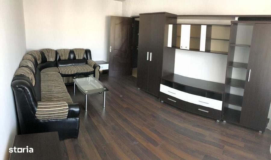 Apartament cu 4 camere decomandat în Tineretului