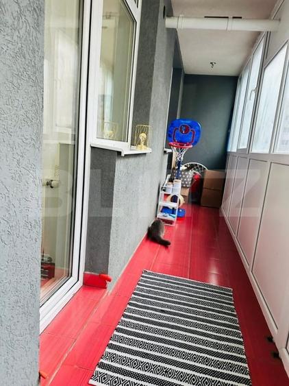 Apartament cu 3 camere semidecomandat, mobilat în Iris