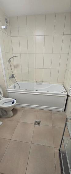 Casă cu 4 camere în 1 Decembrie