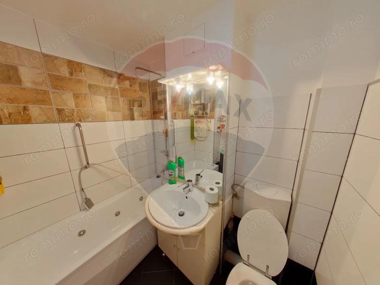Apartament cu 4 camere decomandat în Central