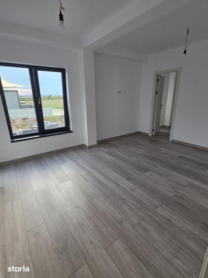 Casă cu 4 camere cu Teren 510 Mp în Holboca