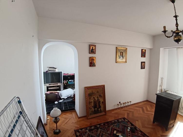 Apartament cu 4 camere în Splaiul Unirii