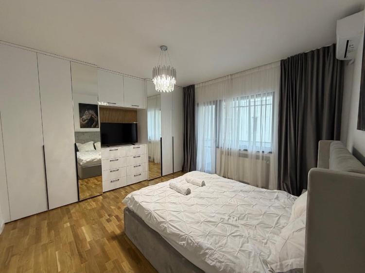 Apartament cu 3 camere semidecomandat, mobilat în Universitate