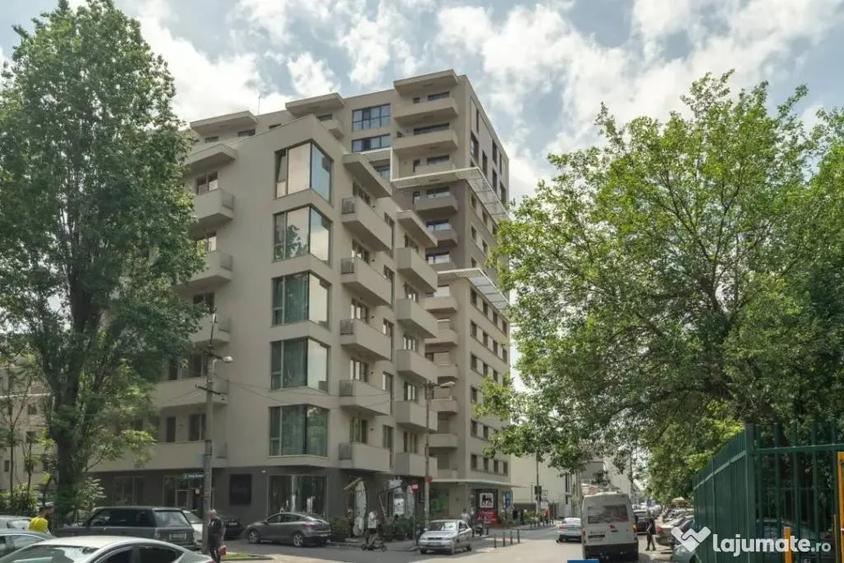 Apartament cu 3 camere decomandat în Ștefan cel Mare