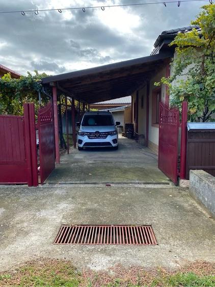 Casă cu 4 camere cu Teren 972 Mp în Săbăoani