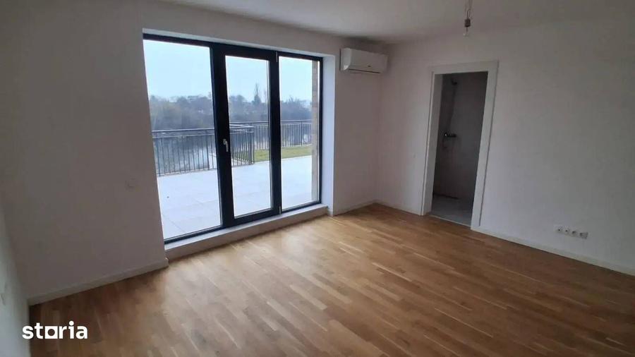 Apartament cu 3 camere decomandat în Grivița