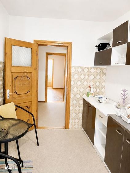 Apartament cu 3 camere decomandat în Central