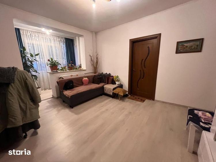Apartament cu 3 camere semidecomandat în Titulescu