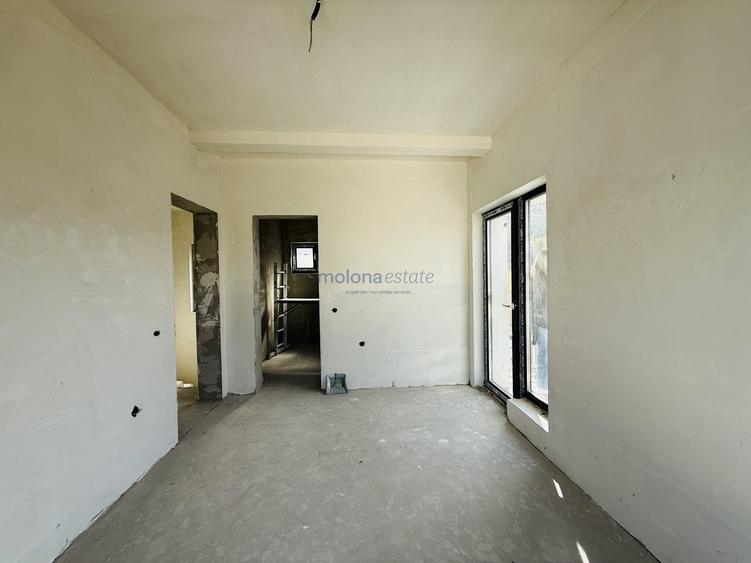 Casă individuală cu 4 camere cu Canalizare în Exterior Est