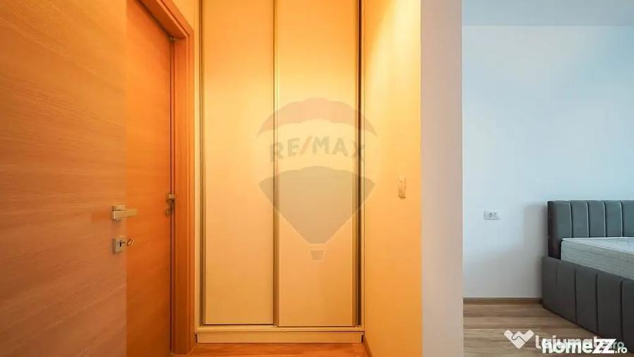 Apartament cu 3 camere decomandat în Tractorul