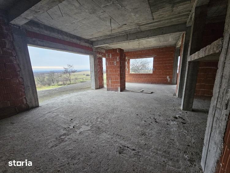 Casă cu 3 camere cu Teren 500 Mp în Roșiori