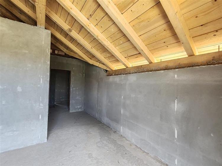 Casă cu 4 camere cu Teren 1000 Mp în Glăjărie
