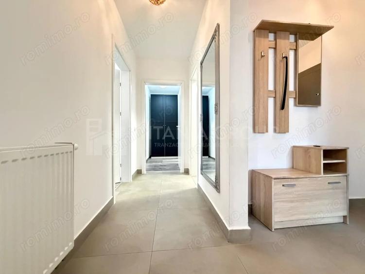Apartament cu 3 camere decomandat în Tractorul