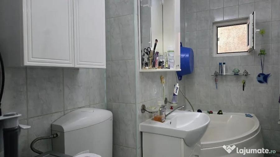 Apartament cu 3 camere decomandat în Decebal