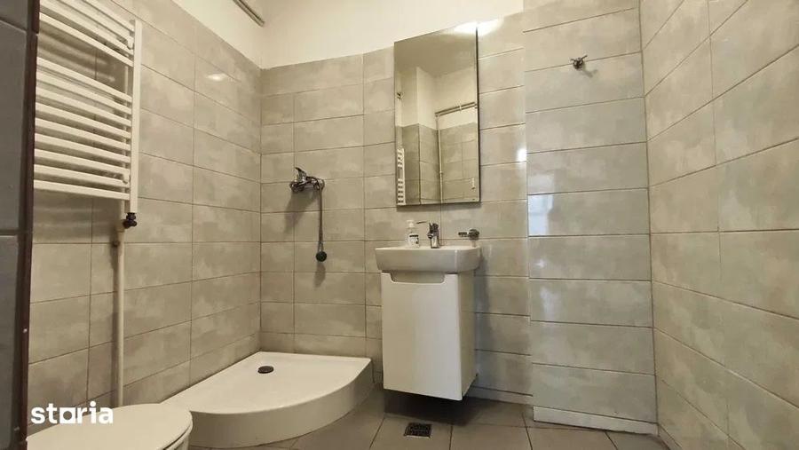 Casă cu 6 camere cu Teren 165 Mp în Centrul Civic