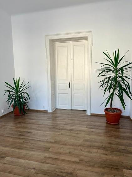 Apartament cu 5 camere semidecomandat în Cișmigiu