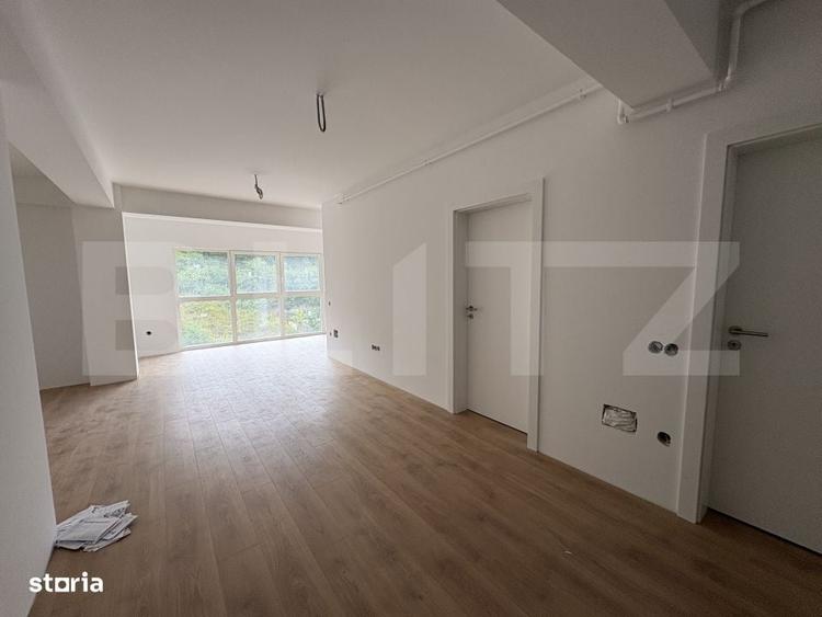 Apartament cu 3 camere semidecomandat în Central — fotografia 1