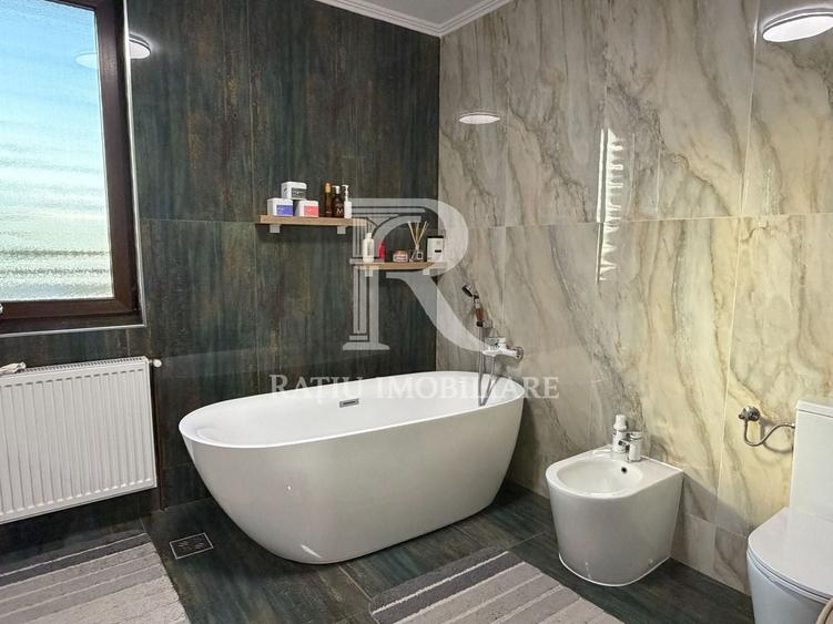 Casă individuală cu 9 camere cu Piscina în Cordău