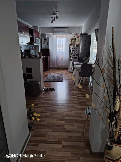 Apartament cu 3 camere decomandat în Barieră