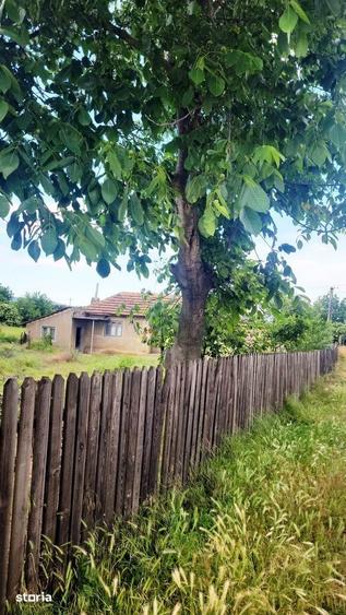 Teren de 2550 mp, în Merei