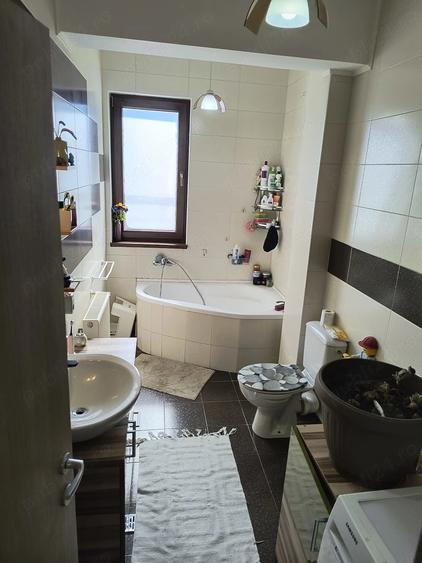 Apartament cu 2 camere decomandat, mobilat în Central