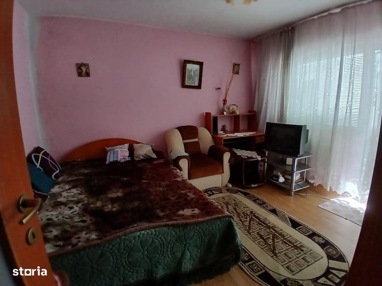 Apartament cu 3 camere decomandat în Delfinariu