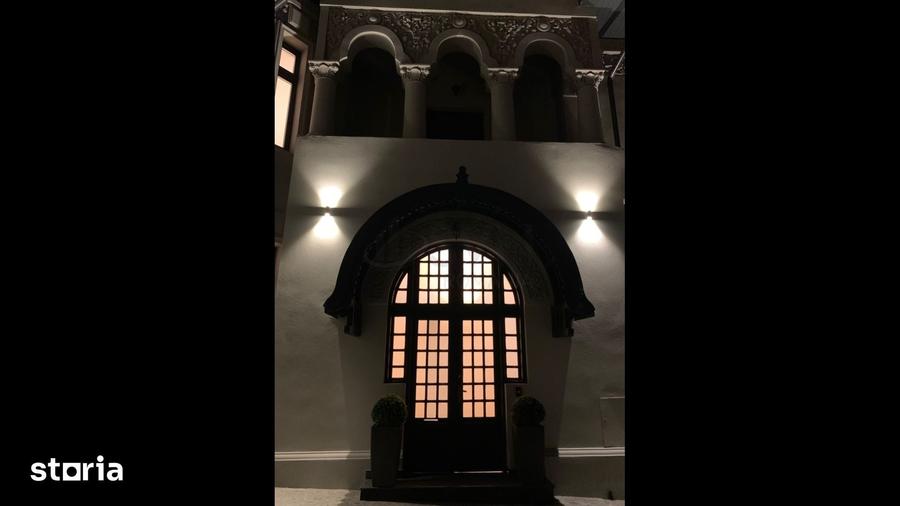 Casă cu 6 camere cu Teren 474 Mp în Romană