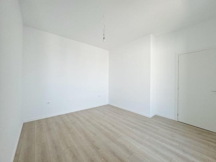 Penthouse cu 3 camere semidecomandat în Aradului