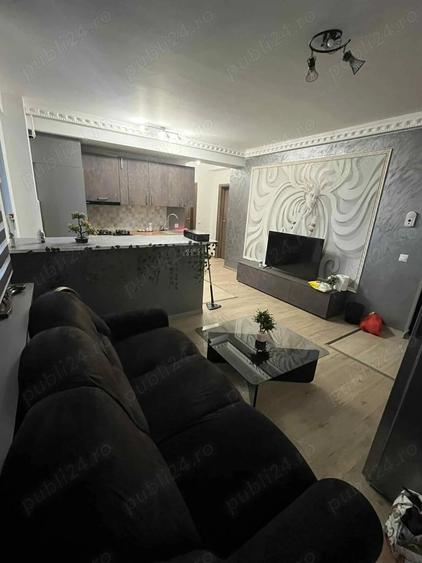 Apartament cu 3 camere decomandat, mobilat în Republicii