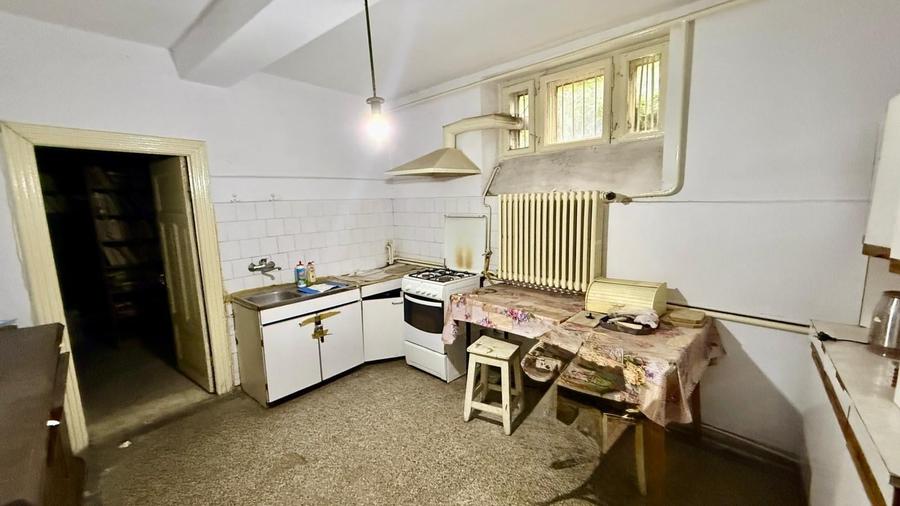 Casă cu 6 camere cu Teren 236 Mp în Copou