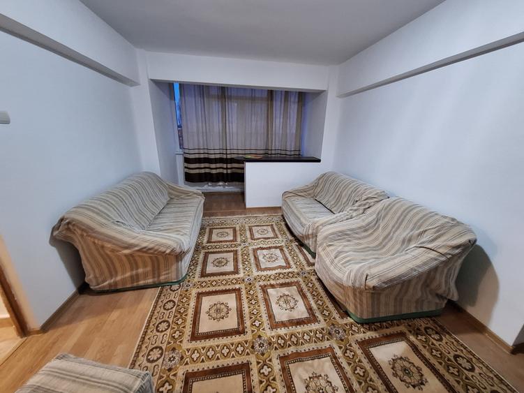 Apartament cu 3 camere, mobilat în Central