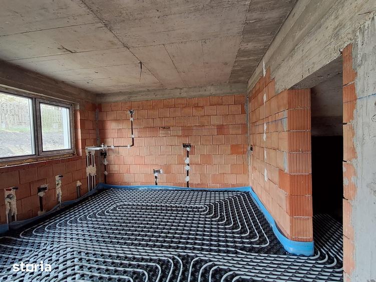 Casă cu 5 camere cu Teren 500 Mp în Chinteni